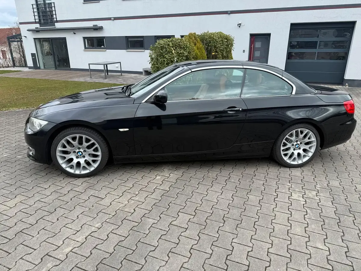 Gebraucht BMW 330 Cabriolet Basis 272 PS (200 kW) 2010 Schwarz Cabrio