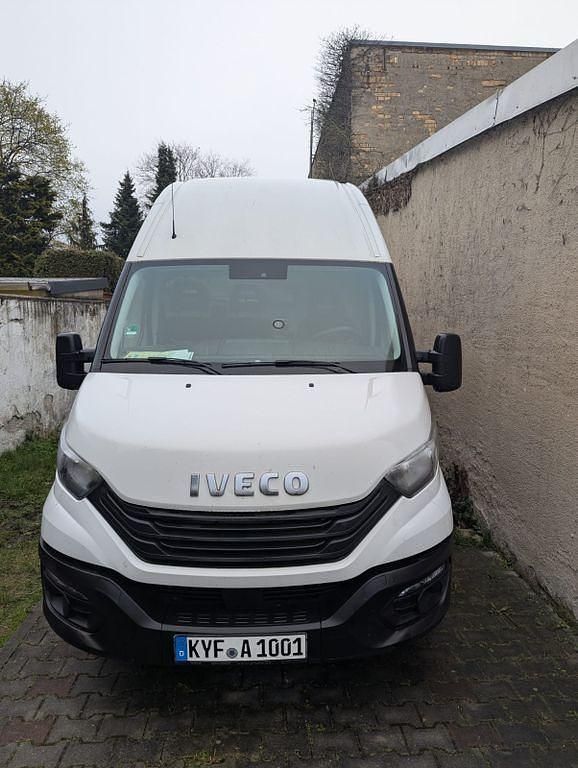 Gebraucht Iveco Daily 175 PS (128 kW) 2022 Weiß Limousine