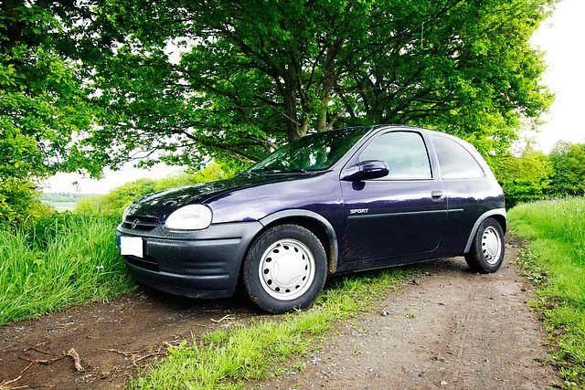 Gebraucht Opel Corsa Edition 60 PS (44 kW) 1995 Violett metallic Kleinwagen