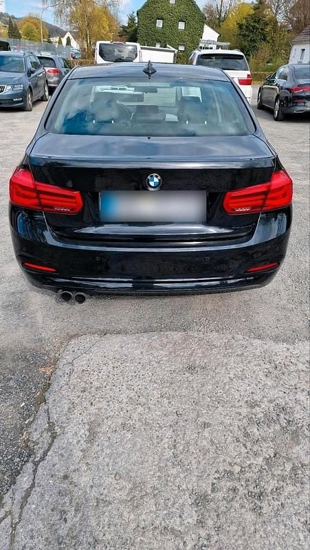 Gebraucht BMW 320 Advantage 184 PS (135 kW) 2016 Schwarz Limousine