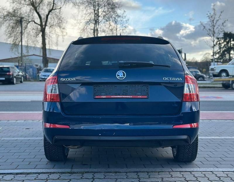 Gebraucht Skoda Octavia Elegance 150 PS (110 kW) 2015 Blau Kleinwagen