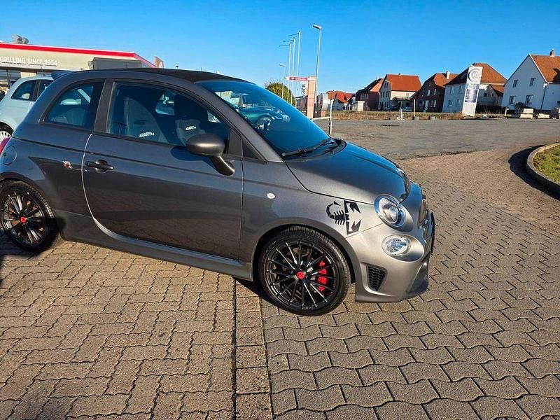 Gebraucht Abarth 695C 179 PS (131 kW) 2023 Pompei grau Cabrio