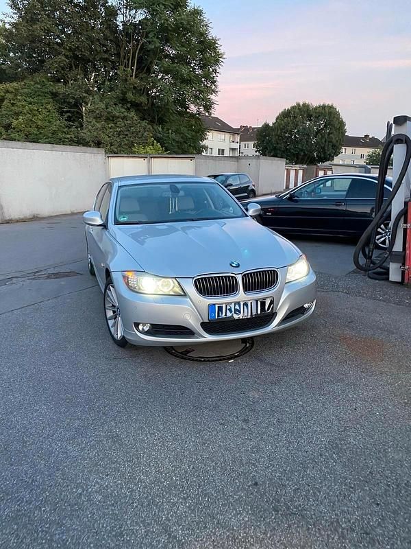 Gebraucht BMW 325 218 PS (160 kW) 2008 Grau Limousine