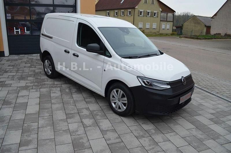 Gebraucht VW Caddy Basis 122 PS (89 kW) 2024 Weiß Van / Kleinbus