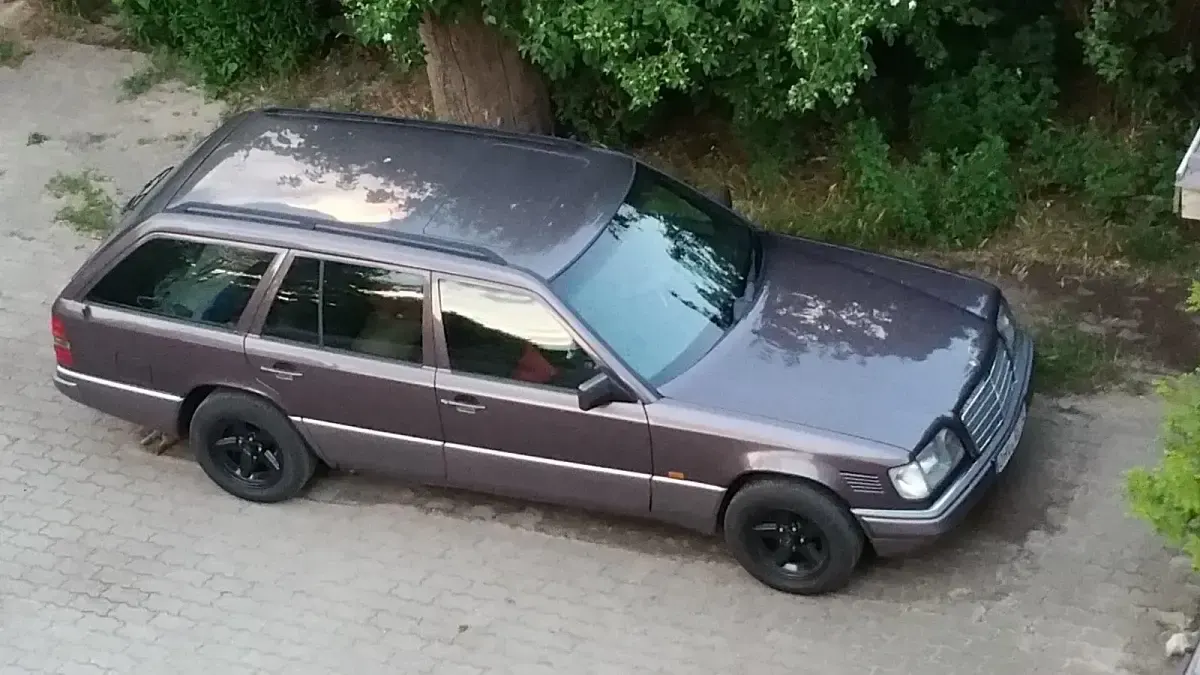 Second-hand Mercedes E250 113 CP (83 kW) 1995 Break
