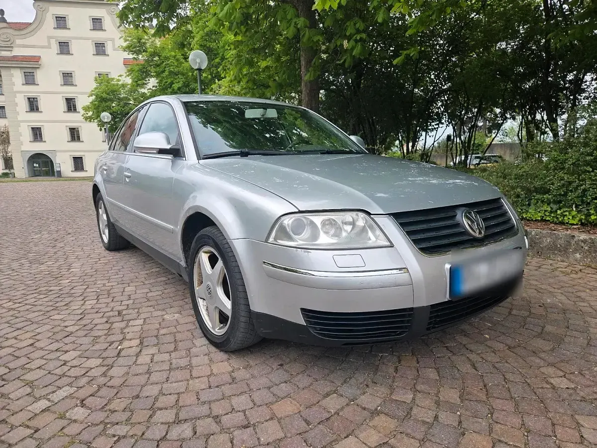 Second-hand VW Passat 180 CP (132 kW) 2004 Argintiu Berlinǎ