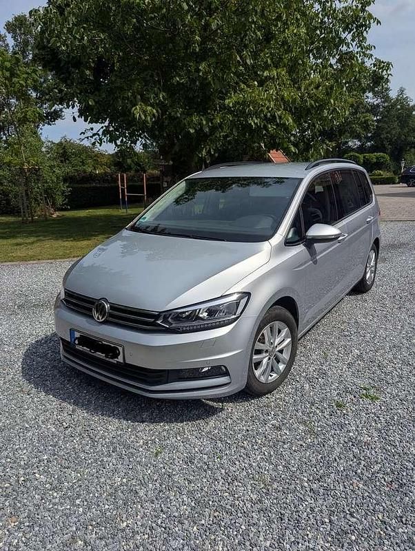 Grau Gebraucht 2018 VW Touran Comfortline Van / Kleinbus | 16.600 € (Fairer Preis) - Bild 1/4