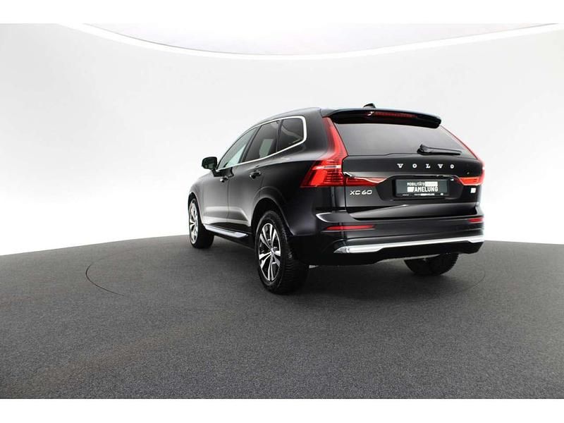 Gebraucht Volvo XC60 Core 253 PS (186 kW) 2024 Onyx schwarz SUV