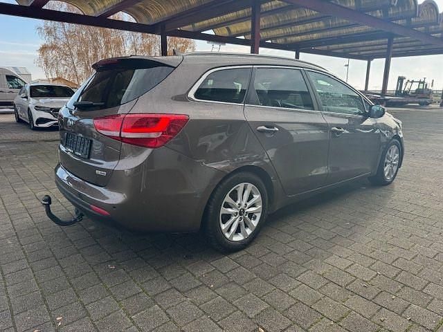 Gebraucht Kia Ceed Sportswagon Spirit 136 PS (100 kW) 2017 Beige Kombi