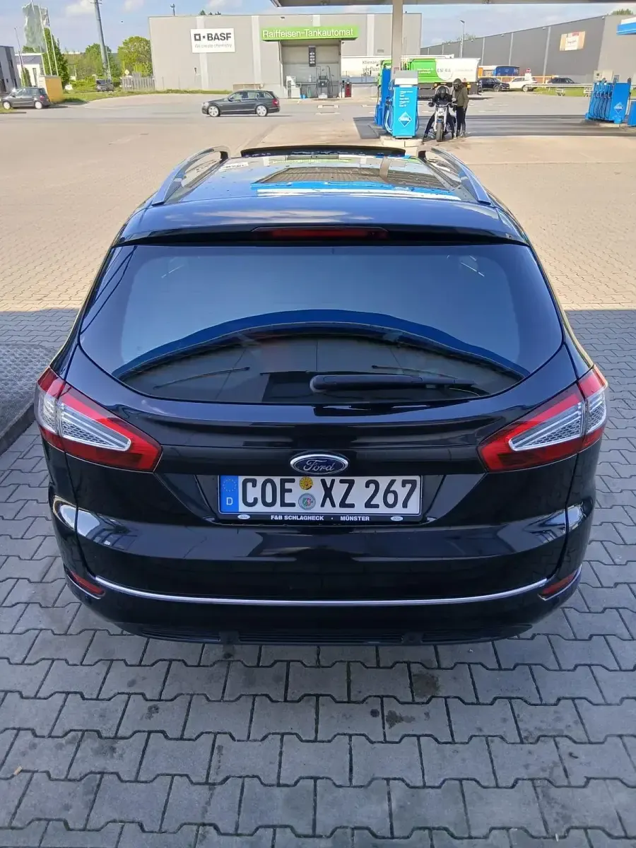 Gebraucht Ford Mondeo 140 PS (102 kW) 2011 Schwarz Kombi