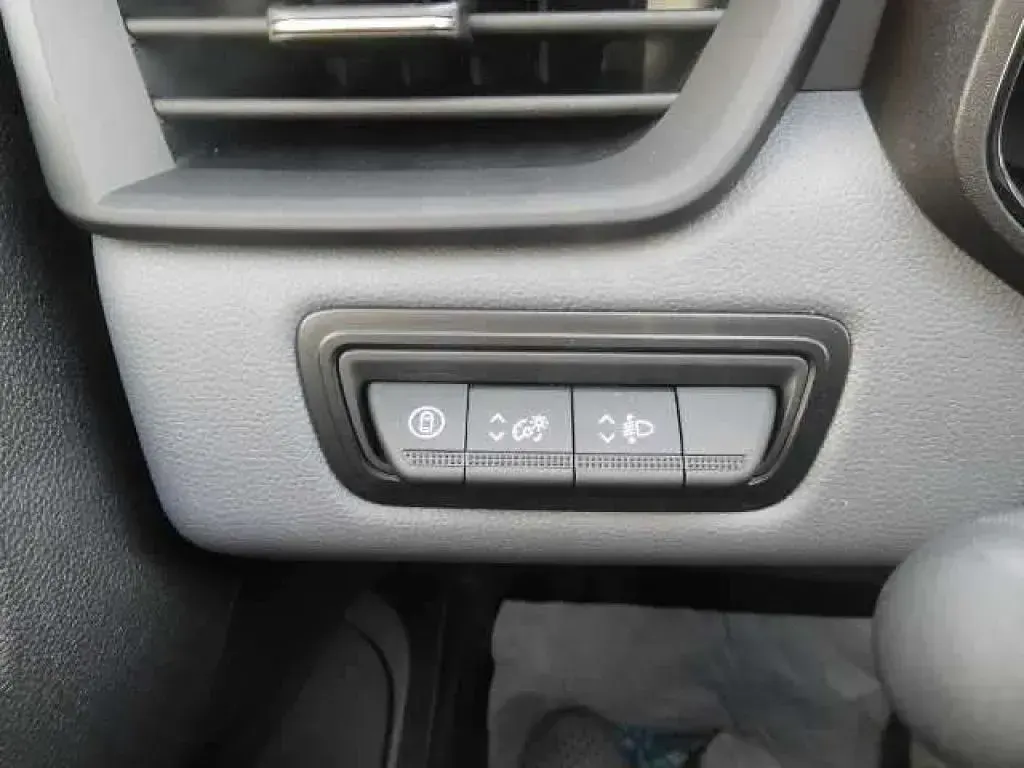 Gebraucht Mitsubishi Colt Basis 67 PS (49 kW) 2025 Antarktisweiß Kleinwagen