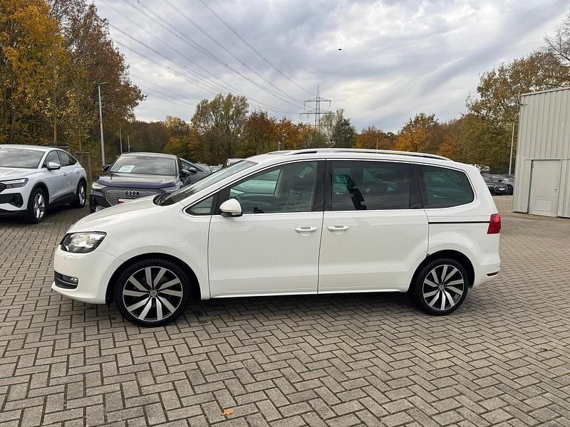 Weiß Gebraucht 2012 VW Sharan Van / Kleinbus | 8.900 € (Teuer) - Bild 1/4