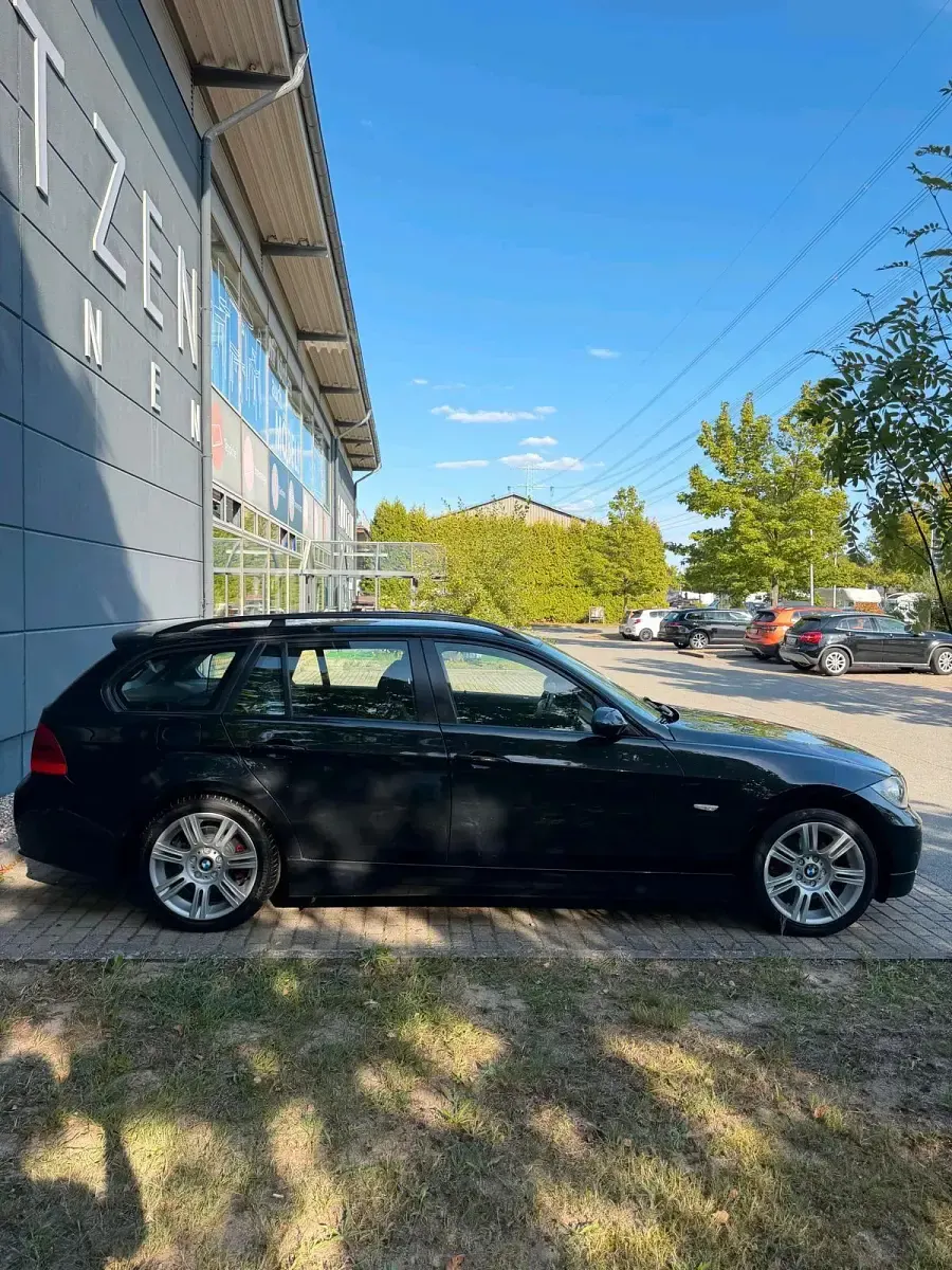 Gebraucht BMW 320 177 PS (130 kW) 2008 Schwarz Kombi