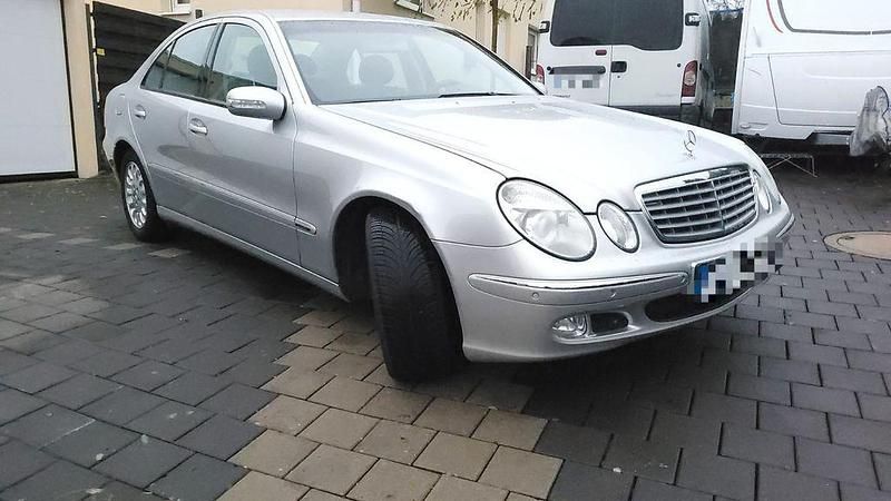 Gebraucht Mercedes E200 Elegance 163 PS (119 kW) 2003 Silber Limousine