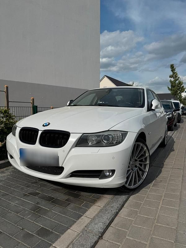Gebraucht BMW 325 204 PS (150 kW) 2010 Weiß Limousine