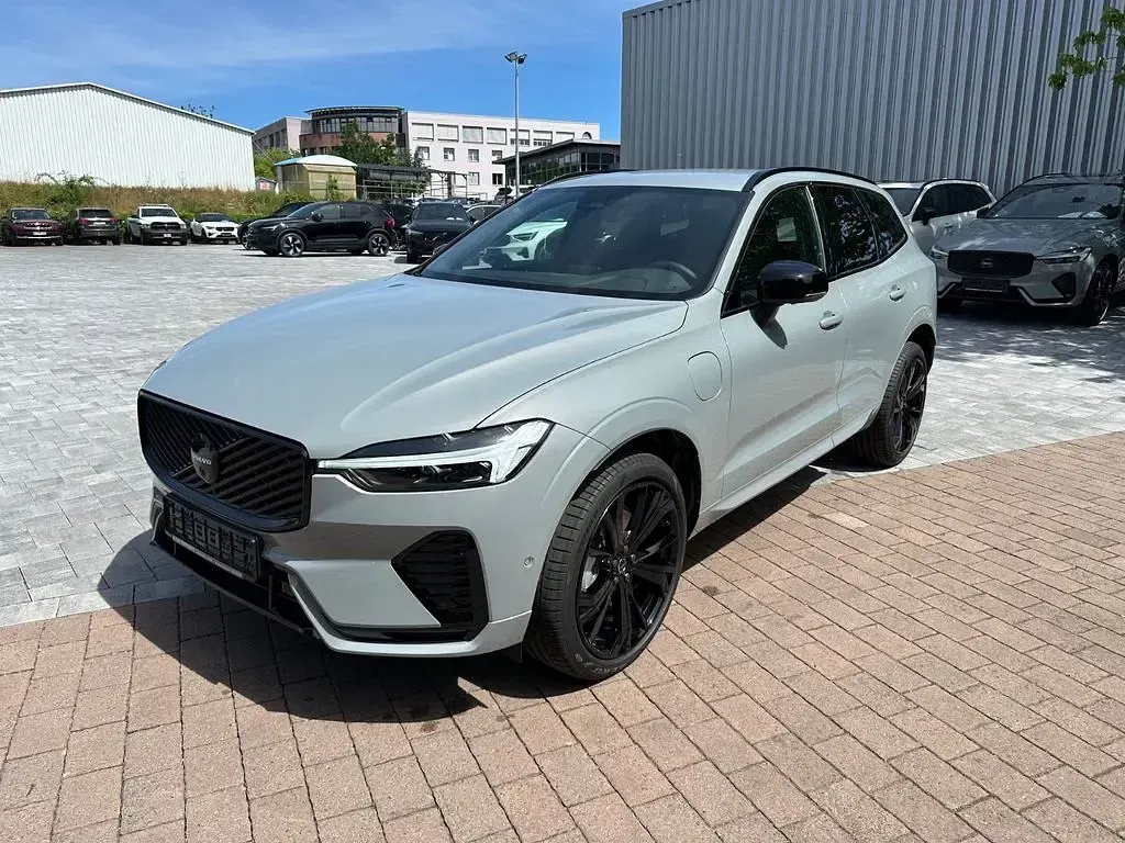 Neu Volvo XC60 Plus 310 PS (228 kW) 2025 Vapour grey SUV