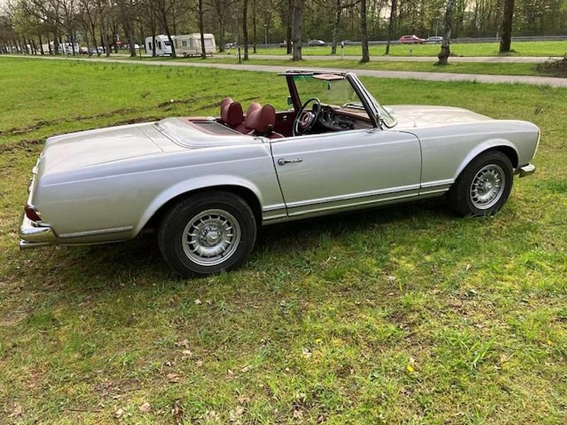 Gebraucht Mercedes 230 150 PS (110 kW) 1966 Silber Cabrio