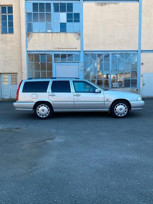 Brugt Volvo V70 140 HK (102 kW) 1999 Sølv Stationcar