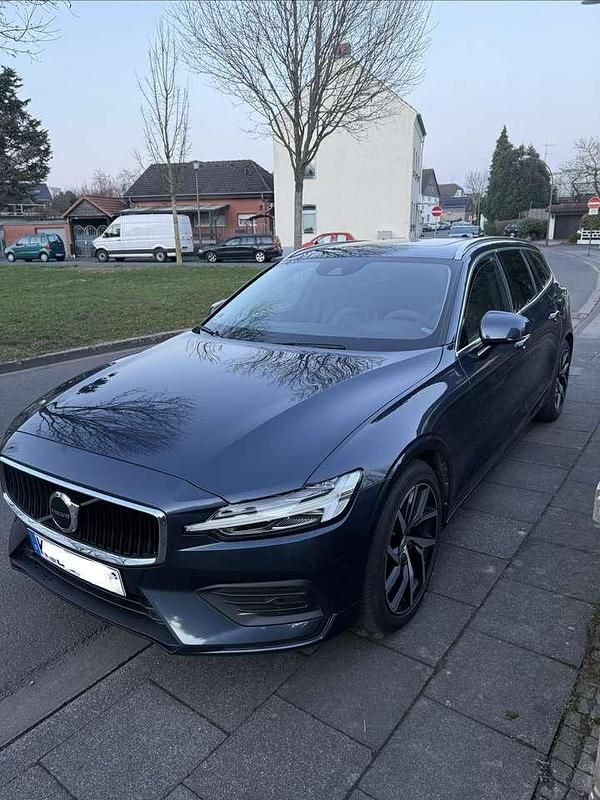 Gebraucht Volvo V60 Inscription 250 PS (183 kW) 2019 Kombi