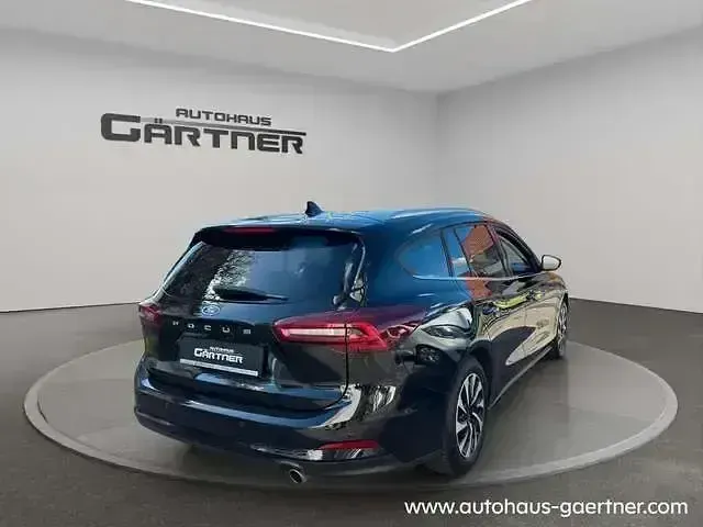 Gebraucht Ford Focus Titanium 125 PS (91 kW) 2024 Schwarz Limousine