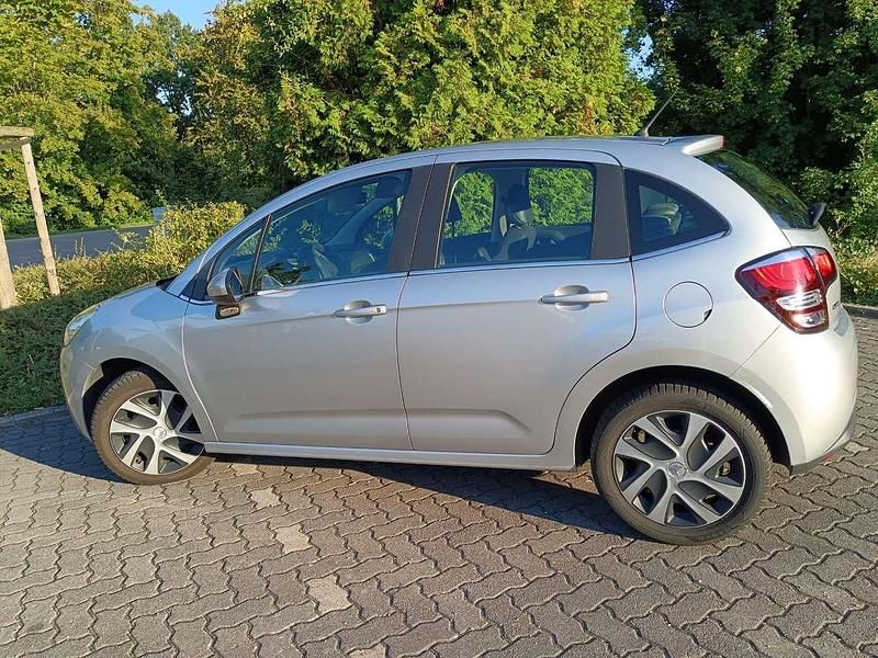 Silber Gebraucht 2016 Citroën C3 SELECTION Kleinwagen | 5.999 € (Superpreis) - Bild 1/4