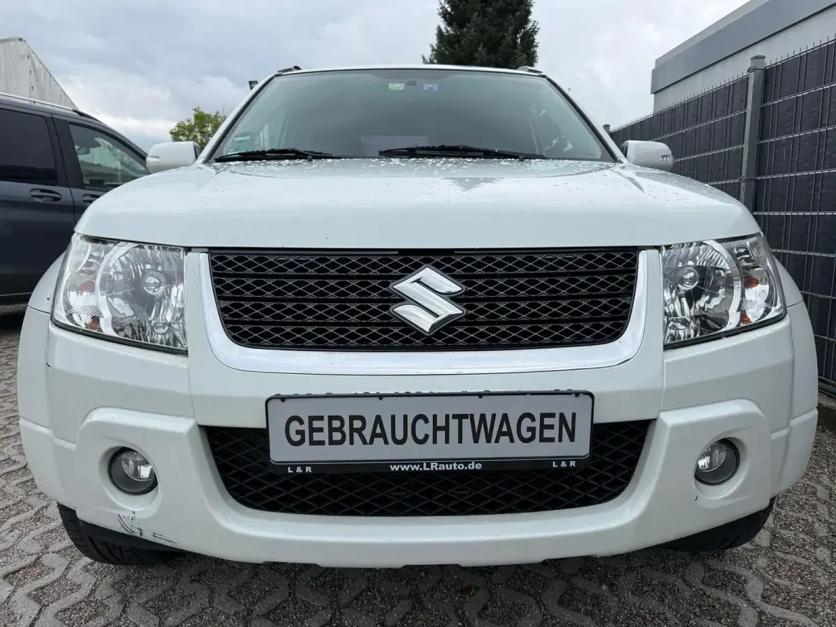 Gebraucht Suzuki Grand Vitara 129 PS (94 kW) 2011 Weiß SUV