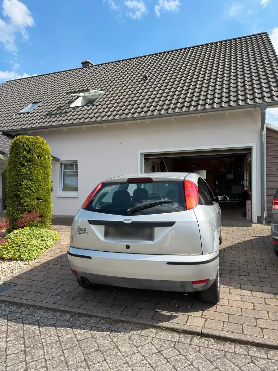Gebraucht Ford Focus 75 PS (55 kW) 2000 Silber Kleinwagen