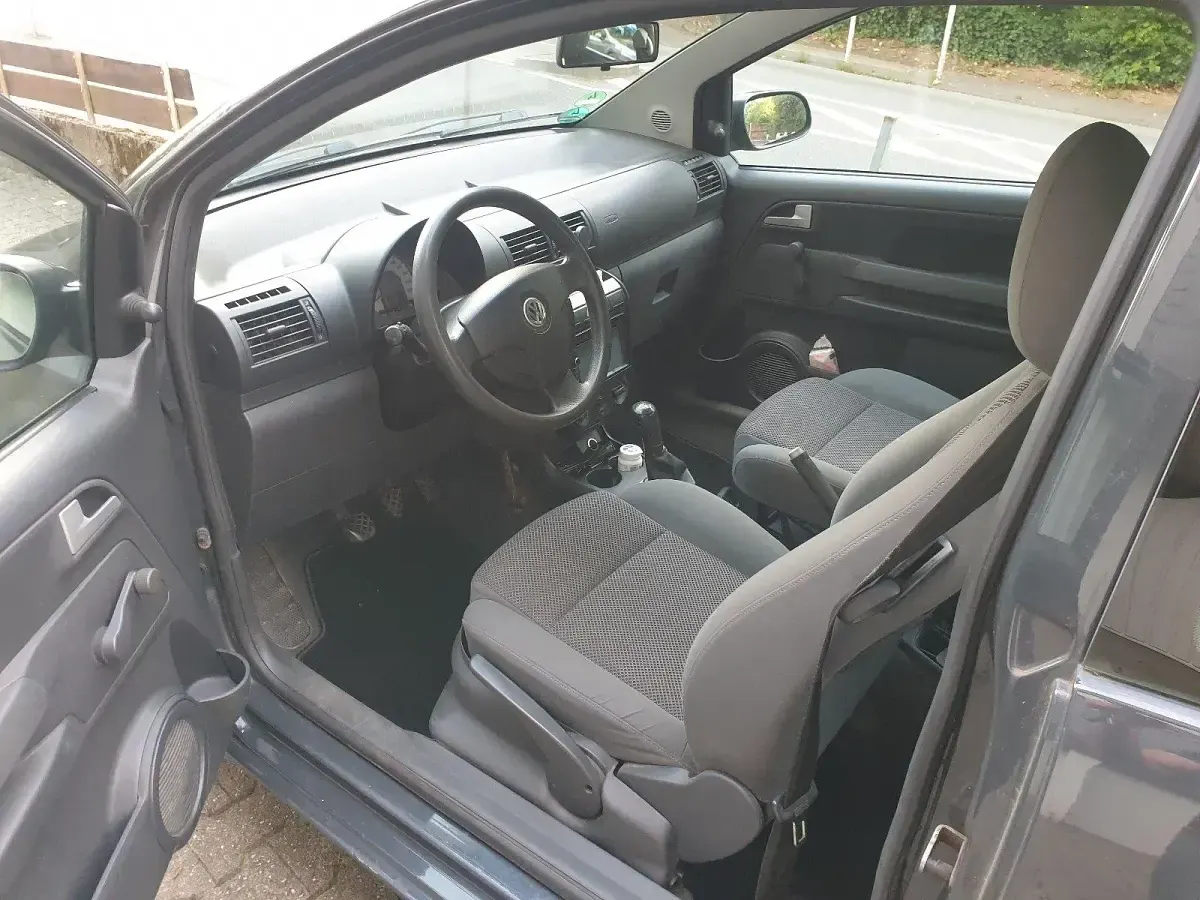 Gebraucht VW Fox 54 PS (39 kW) 2009 Grau Kleinwagen