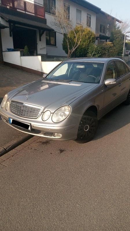 Gebraucht Mercedes E240 177 PS (130 kW) 2003 Silber Limousine