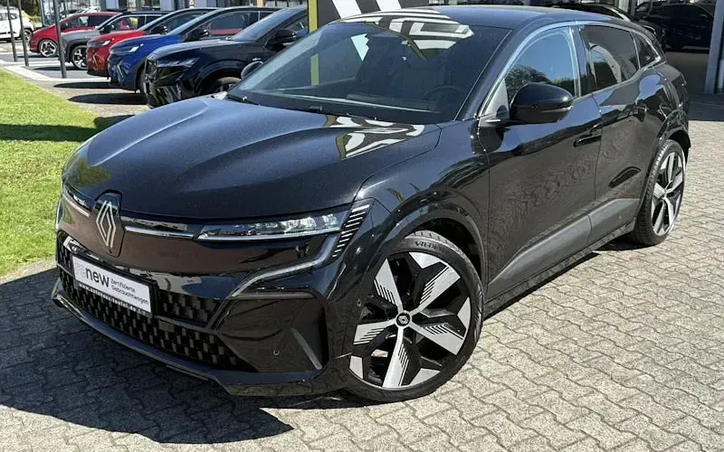 Używany Renault Megane E-Tech Komfort 161 kW (220 KM) 2023 Czarny Sedan/Limuzyna
