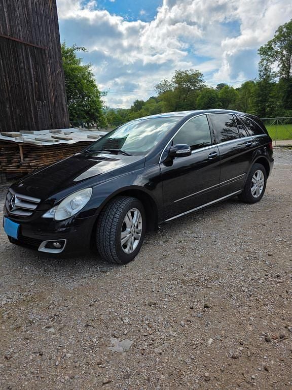 Schwarz Gebraucht 2006 Mercedes R500 Van / Kleinbus | 7.850 € (Guter Preis) - Bild 1/4