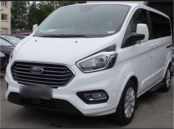 Weiß Gebraucht 2023 Ford Tourneo Titanium Van / Kleinbus | 36.600 € (Superpreis) - Bild 1/4