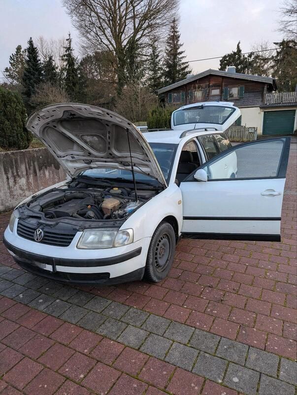 Weiß Gebraucht 1998 VW Passat Kombi | 400 € (Guter Preis) - Bild 1/4