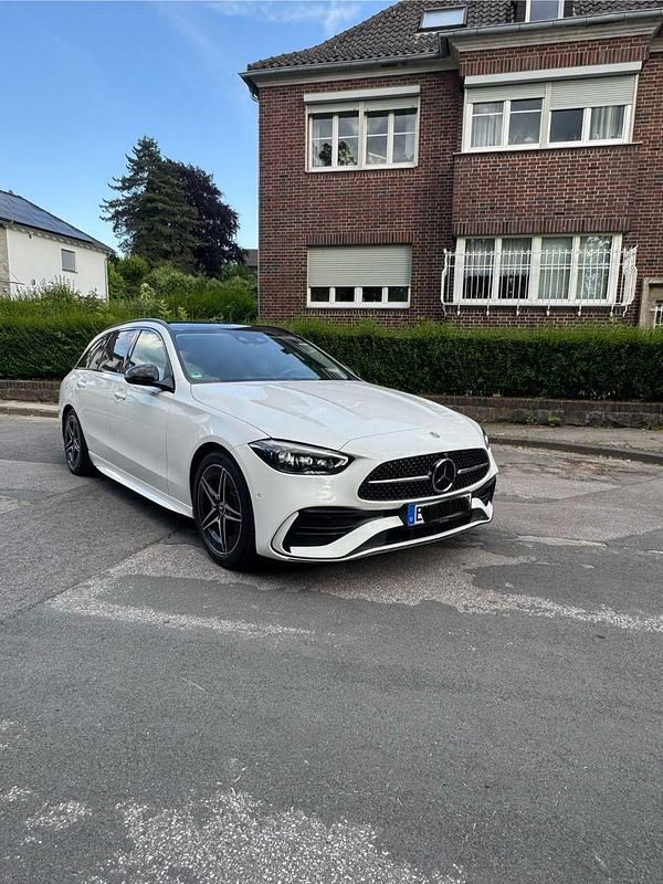 Weiß Gebraucht 2022 Mercedes C220 AMG Kombi | 34.650 € (Etwas zu teuer) - Bild 1/4