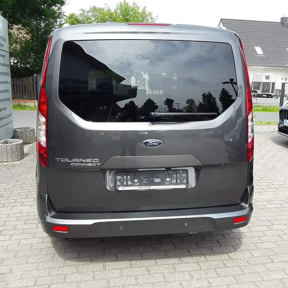 Usata Ford Tourneo Titanium 120 CV (88 kW) 2021 Grigio Monovolume