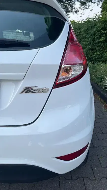 Gebraucht Ford Fiesta Trend 75 PS (55 kW) 2014 Weiß Kleinwagen