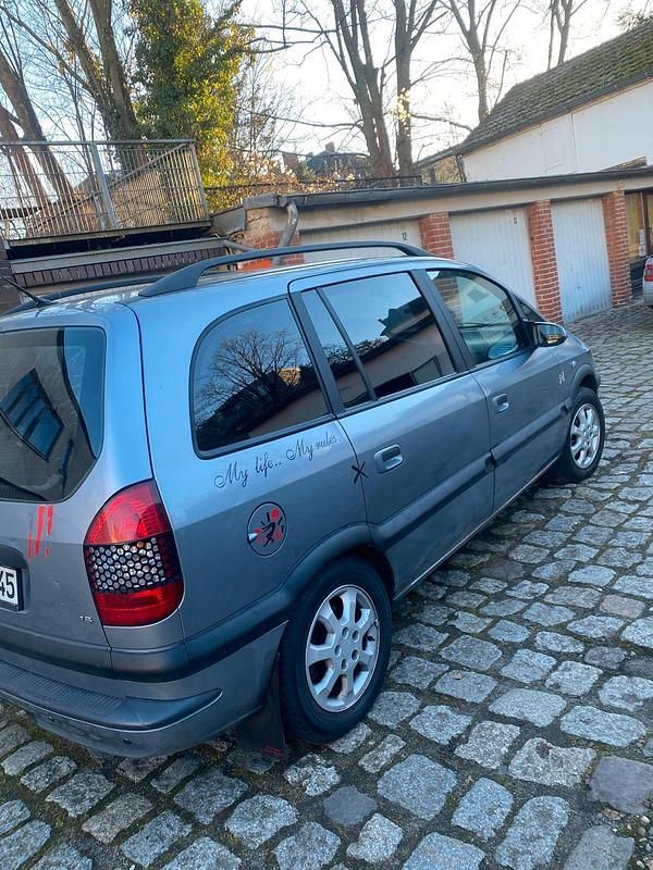 Blau Gebraucht 2004 Opel Zafira Van / Kleinbus | 999 € (Fairer Preis) - Bild 1/4