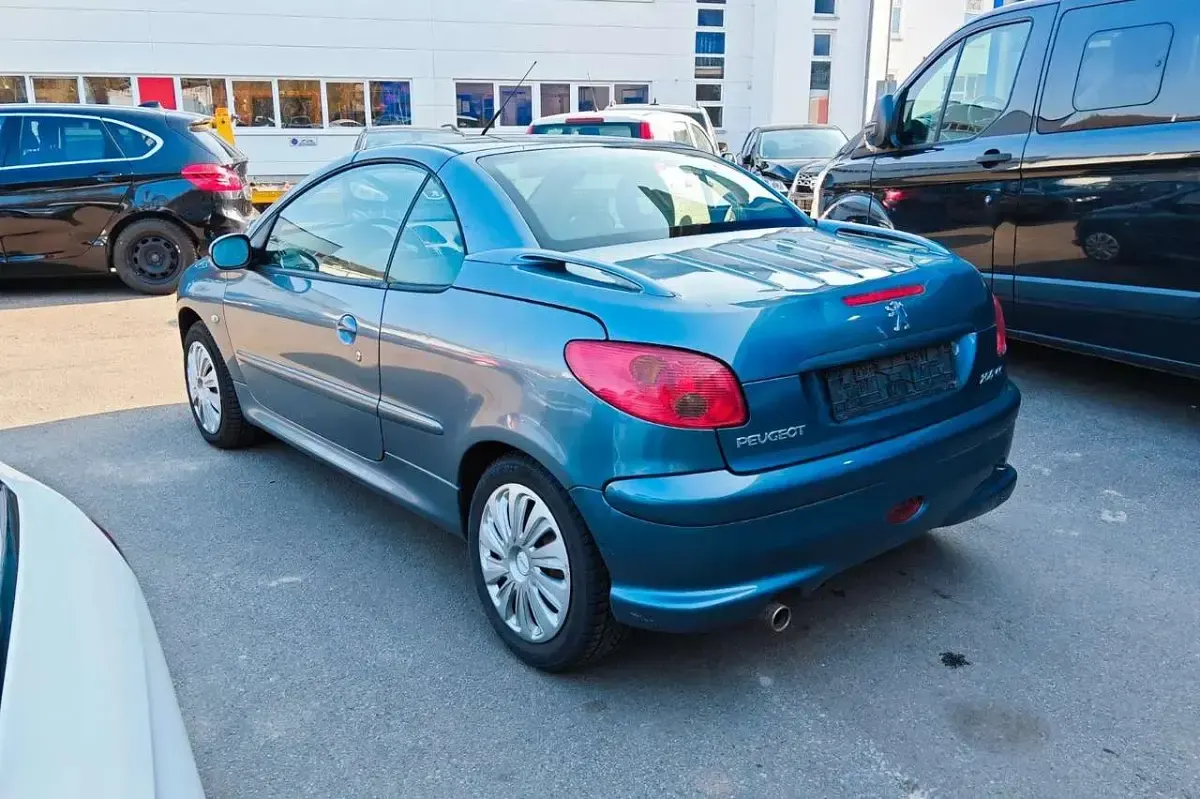 Gebraucht Peugeot 206 CC Platinum 109 PS (80 kW) 2005 Lackierung eisengrau/metallic Cabrio