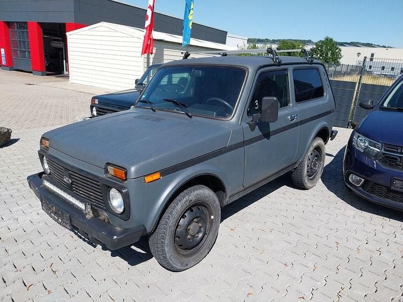 Grau Gebraucht 2009 Lada niva SUV | 3.490 € (Guter Preis) - Bild 1/4