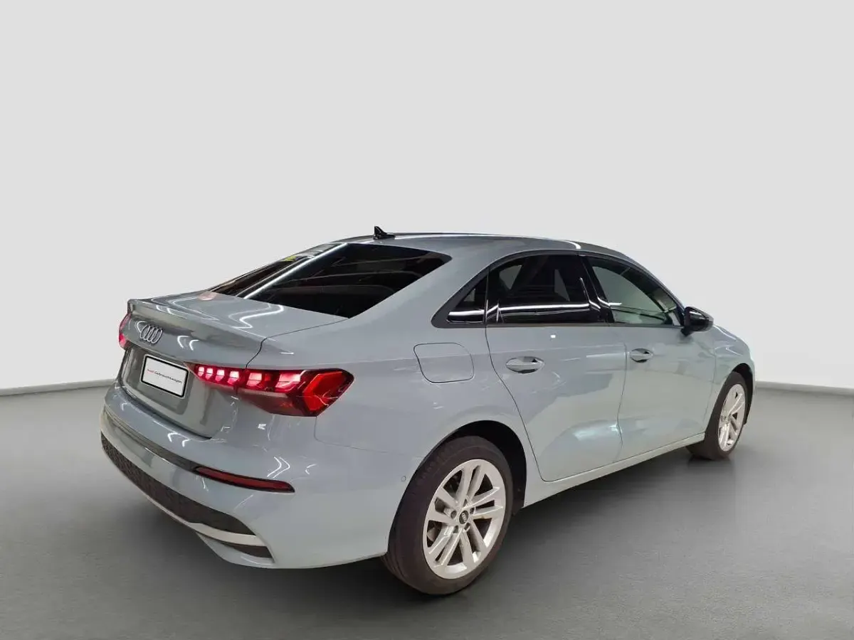 Gebraucht Audi A3 Sport 116 PS (85 kW) 2025 Grau Limousine