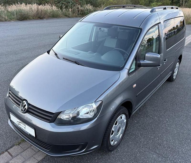 Grau Gebraucht 2012 VW Caddy Maxi Trendline Van / Kleinbus | 14.990 € (Teuer) - Bild 1/4