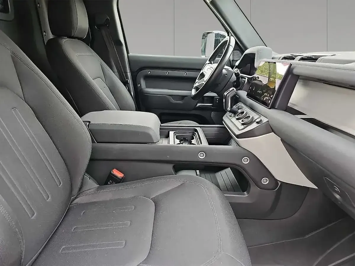 Gebraucht Land Rover Defender 252 PS (185 kW) 2021 Santorini black SUV