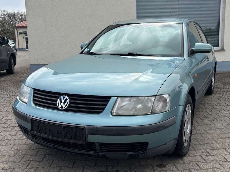 Grün Gebraucht 1998 VW Passat Limousine | 890 € (Guter Preis) - Bild 1/4