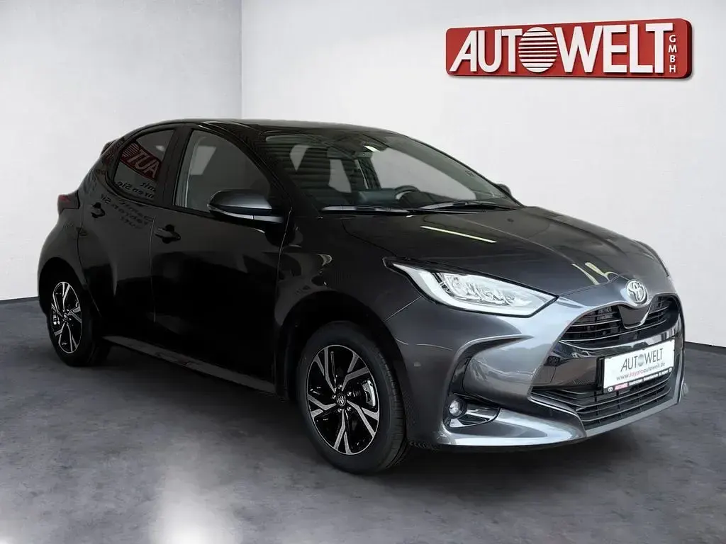 Neu Toyota Yaris 116 PS (85 kW) 2026 Grau Kleinwagen