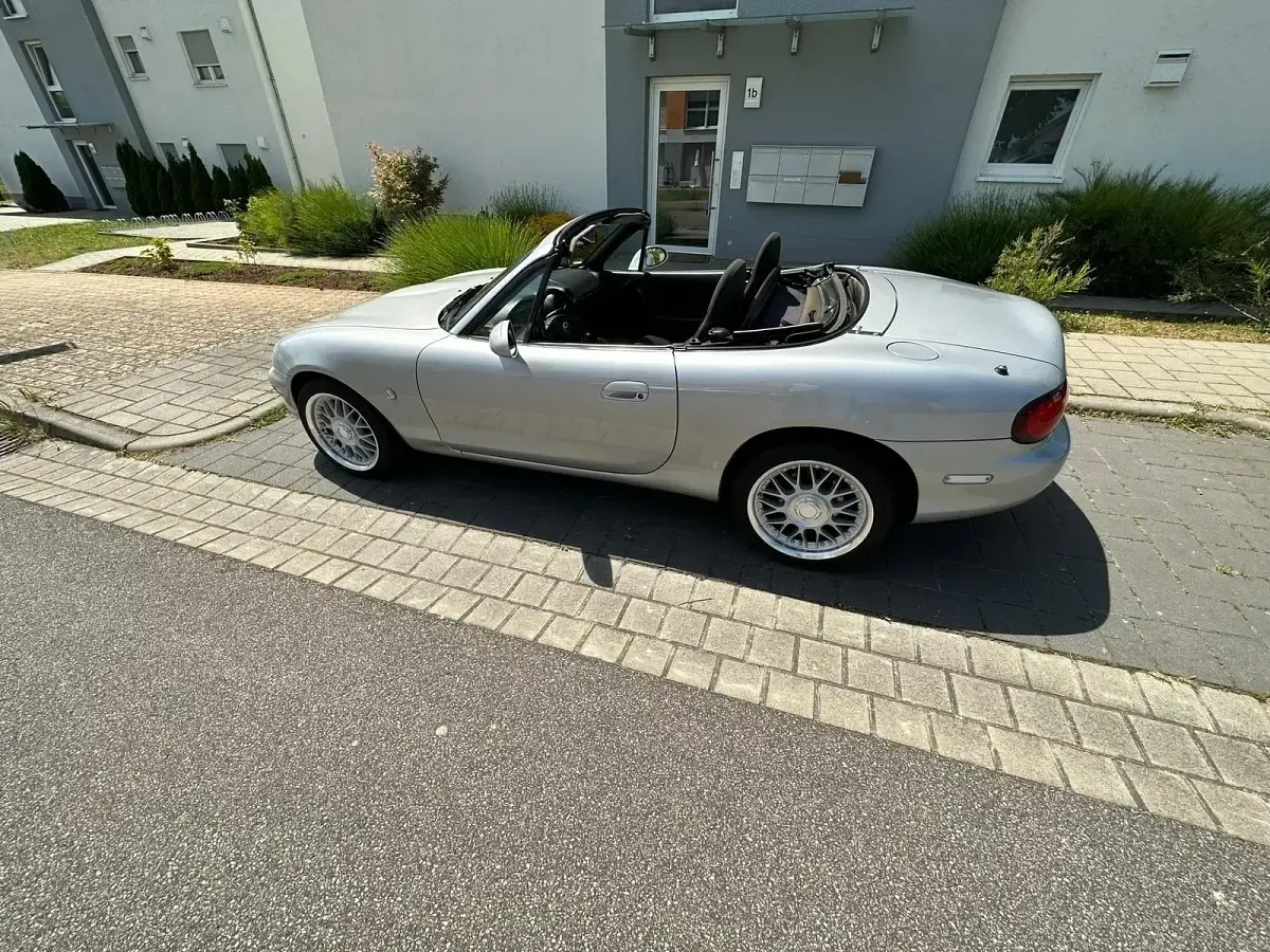 Second-hand Mazda MX5 86 CP (63 kW) 1998 Argintiu Cabrio