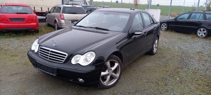 Schwarz Gebraucht 2005 Mercedes C180 Limousine | 1.950 € (Superpreis) - Bild 1/4