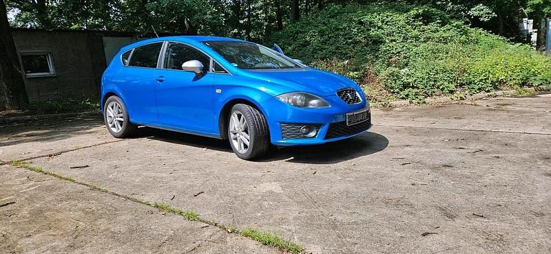 Blau Gebraucht 2012 Seat Leon FR Kleinwagen | 6.799 € (Fairer Preis) - Bild 1/4