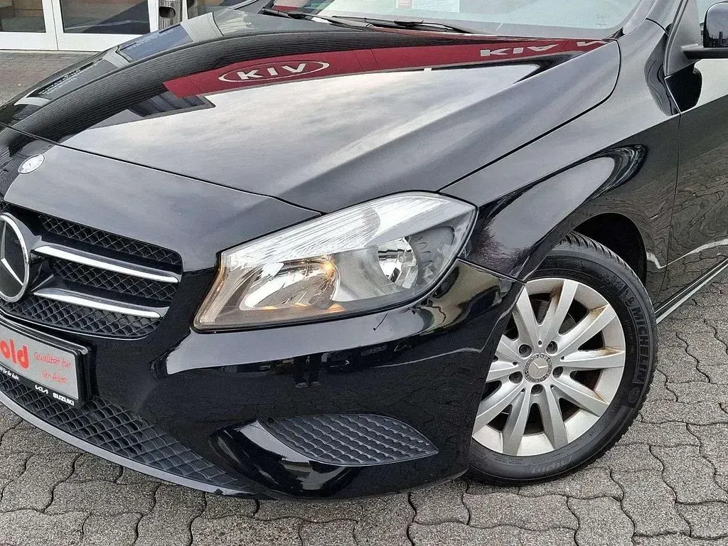 Gebraucht Mercedes A180 122 PS (89 kW) 2015 Schwarz Limousine