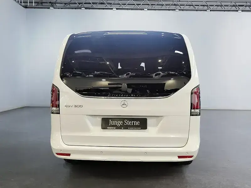 Gebraucht Mercedes EQV300 150 kW (204 PS) 2024 Weiß Van / Kleinbus