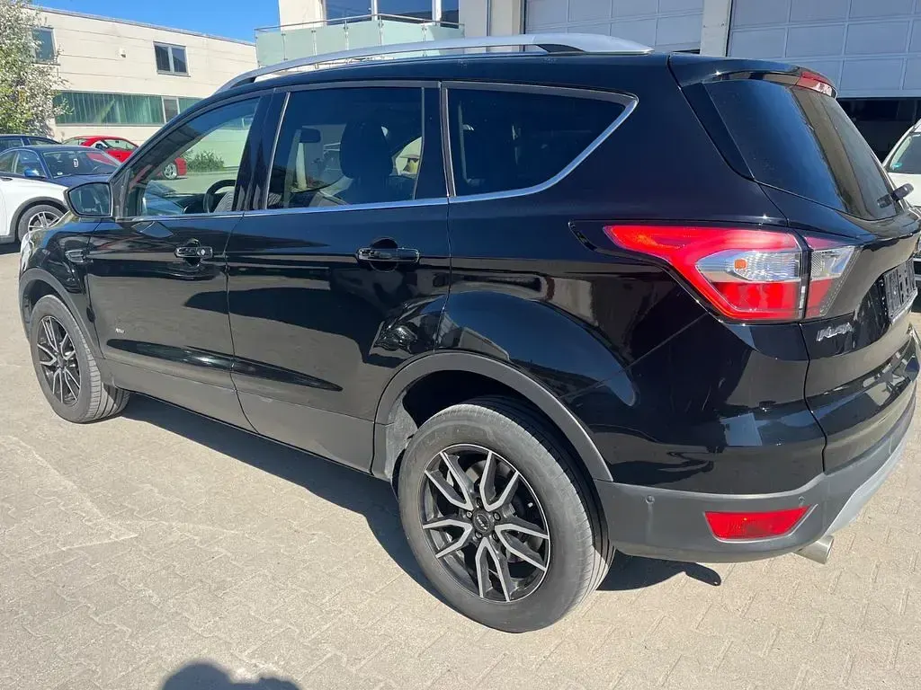 Gebraucht Ford Kuga Titanium 150 PS (110 kW) 2018 Schwarz SUV
